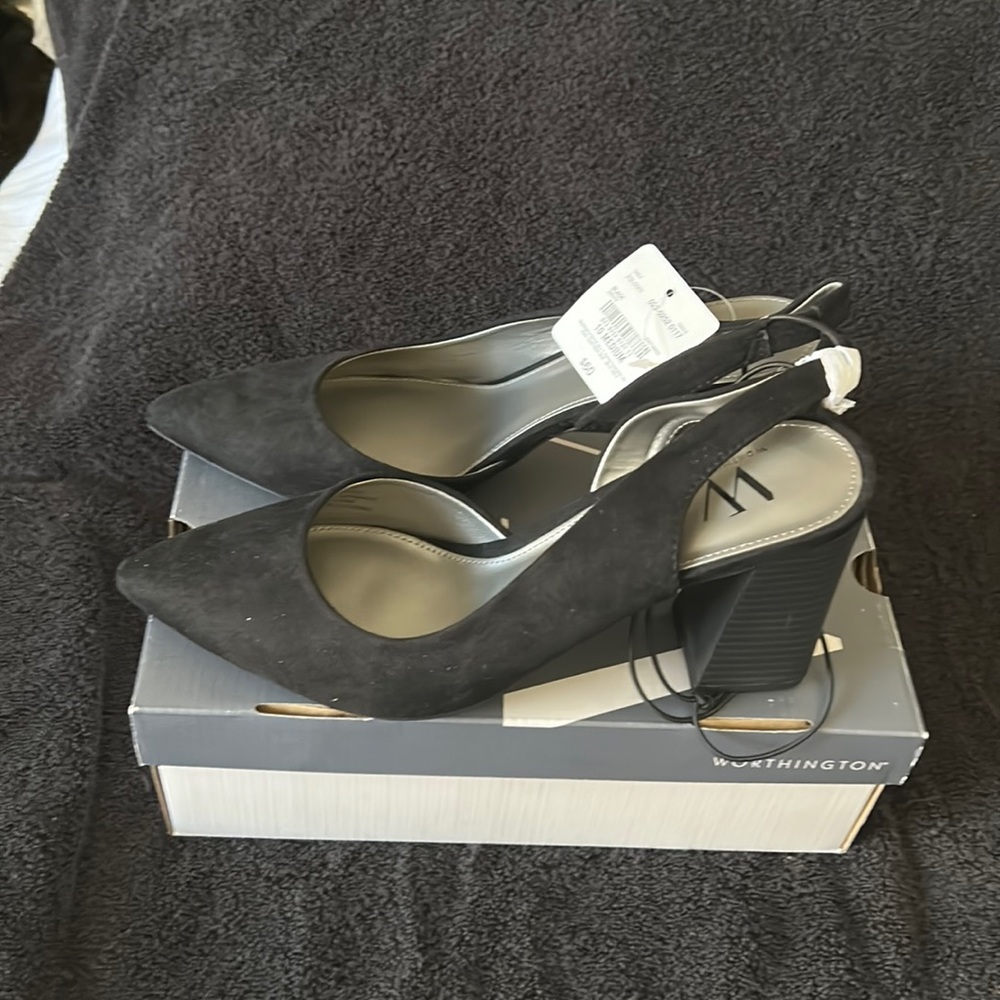 Worthington black slingbacks